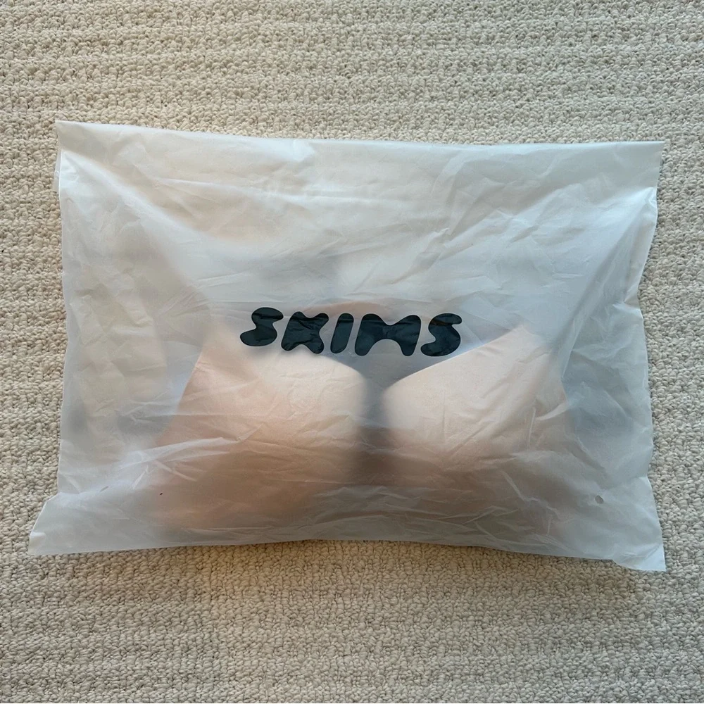 SKIMS Smoothing Intimates Full Coverage Bra 32B - Picture 4 of 7